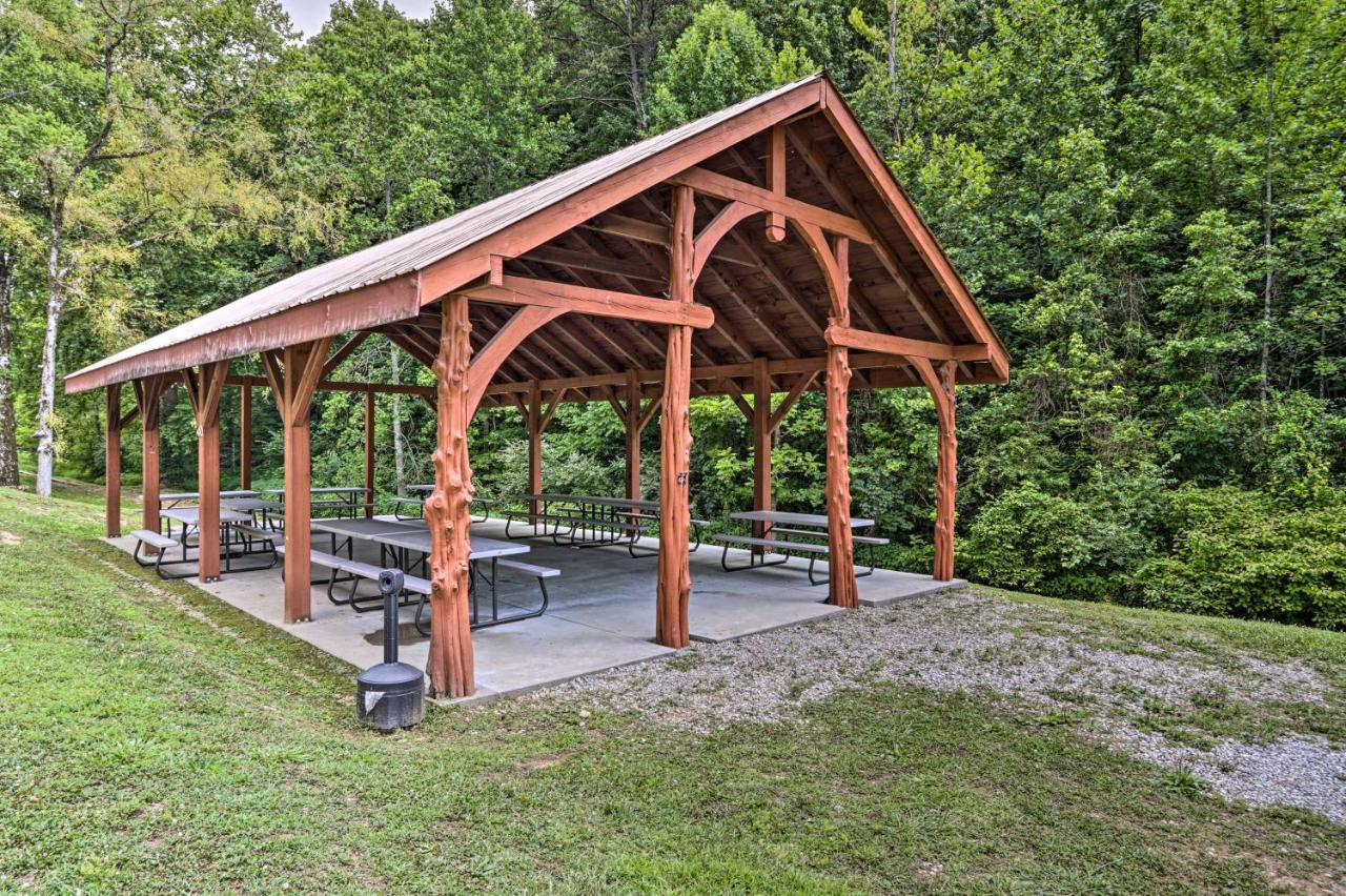 Pigeon Forge Getaway With Covered Patio And Hot Tub! ภายนอก รูปภาพ